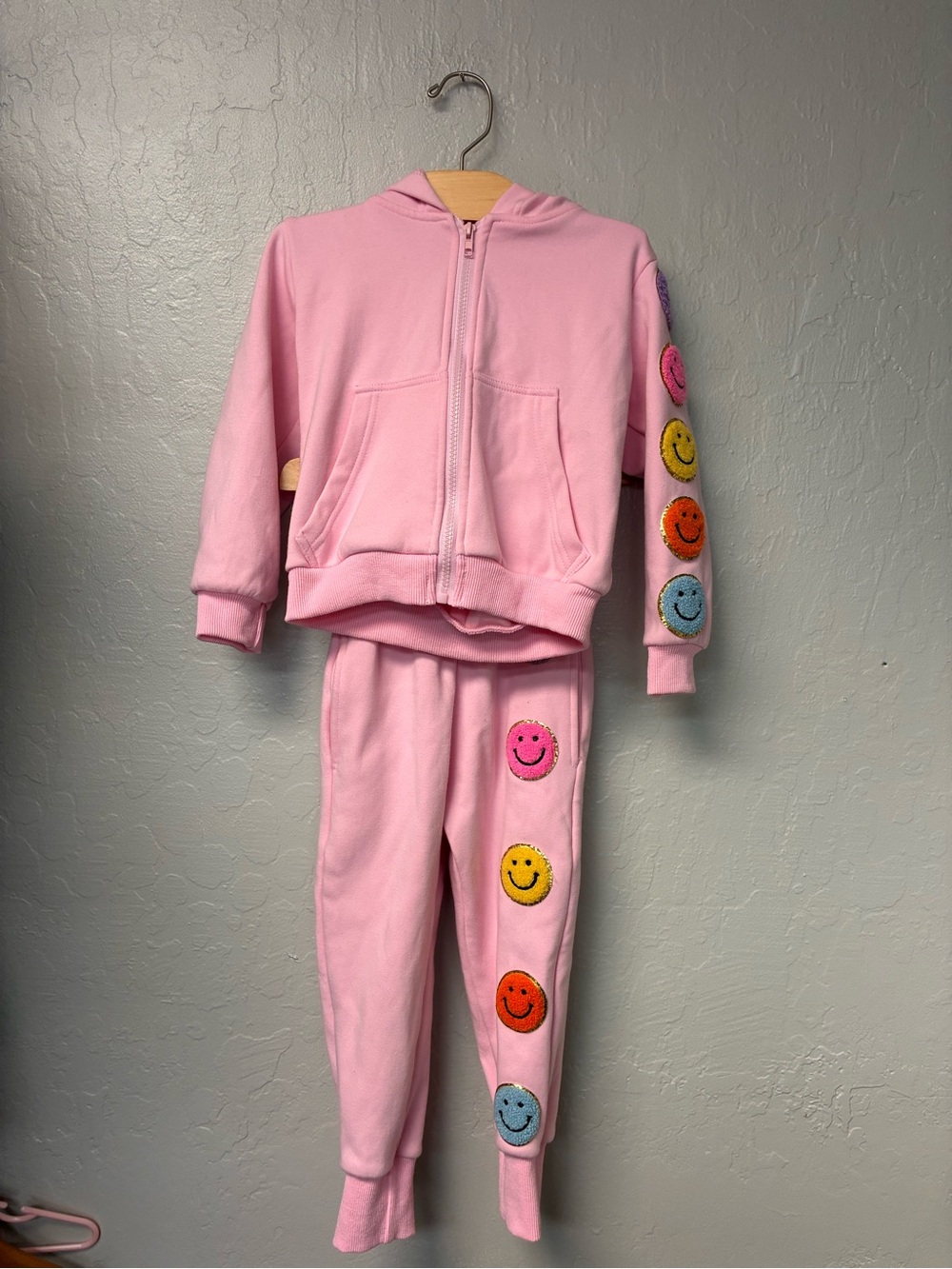 $42 ADD ON lola and the boys smiley face sweatsuit 2T zara hanna andersson